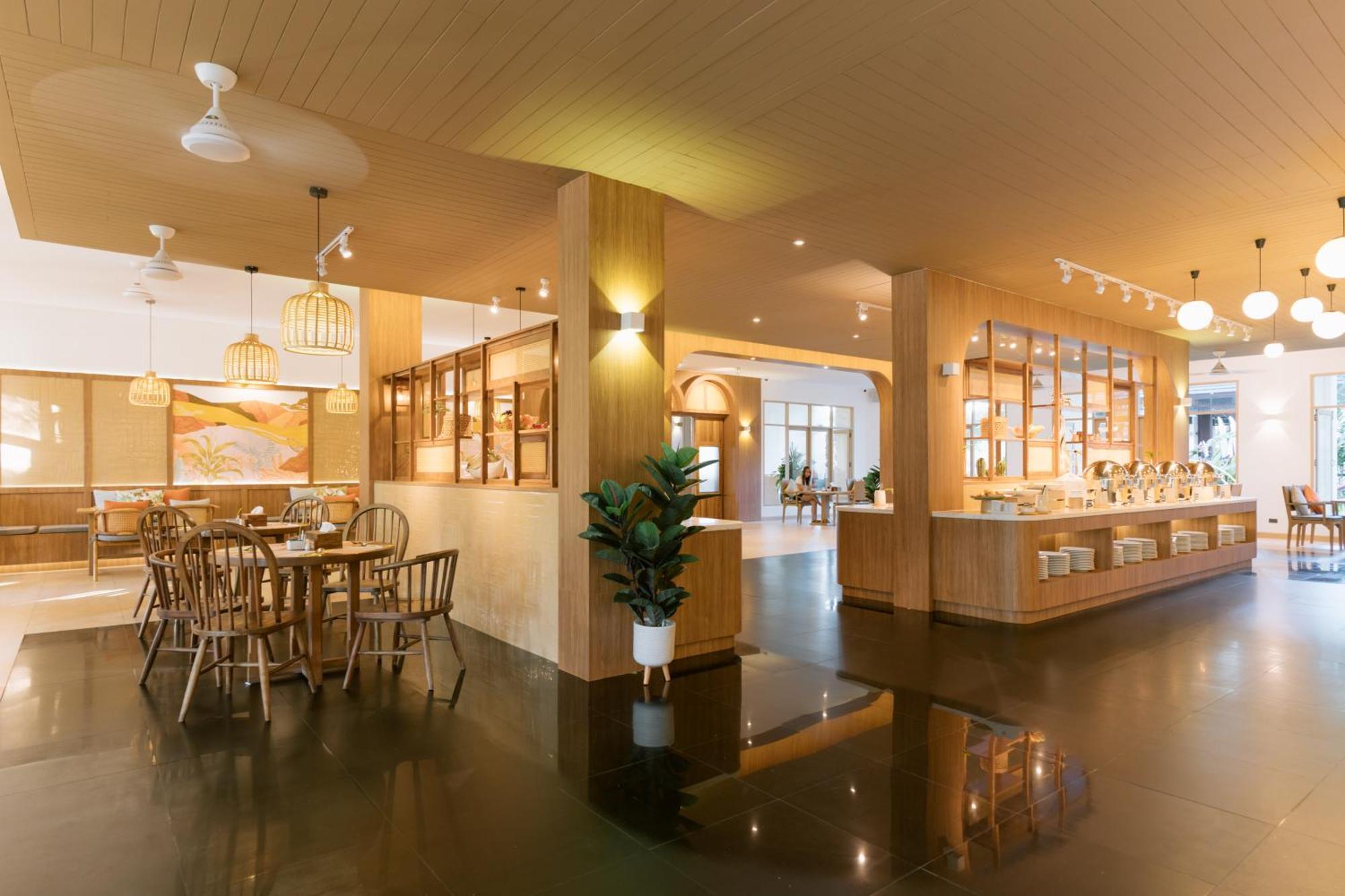 อัปสรา บีชฟร้อนท์ แอนด์ 4* เขาหลัก